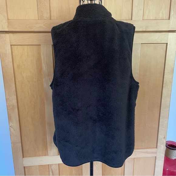 Black faux fur look zippered Vest jacket with pockets size Large - Picture 4 of 9